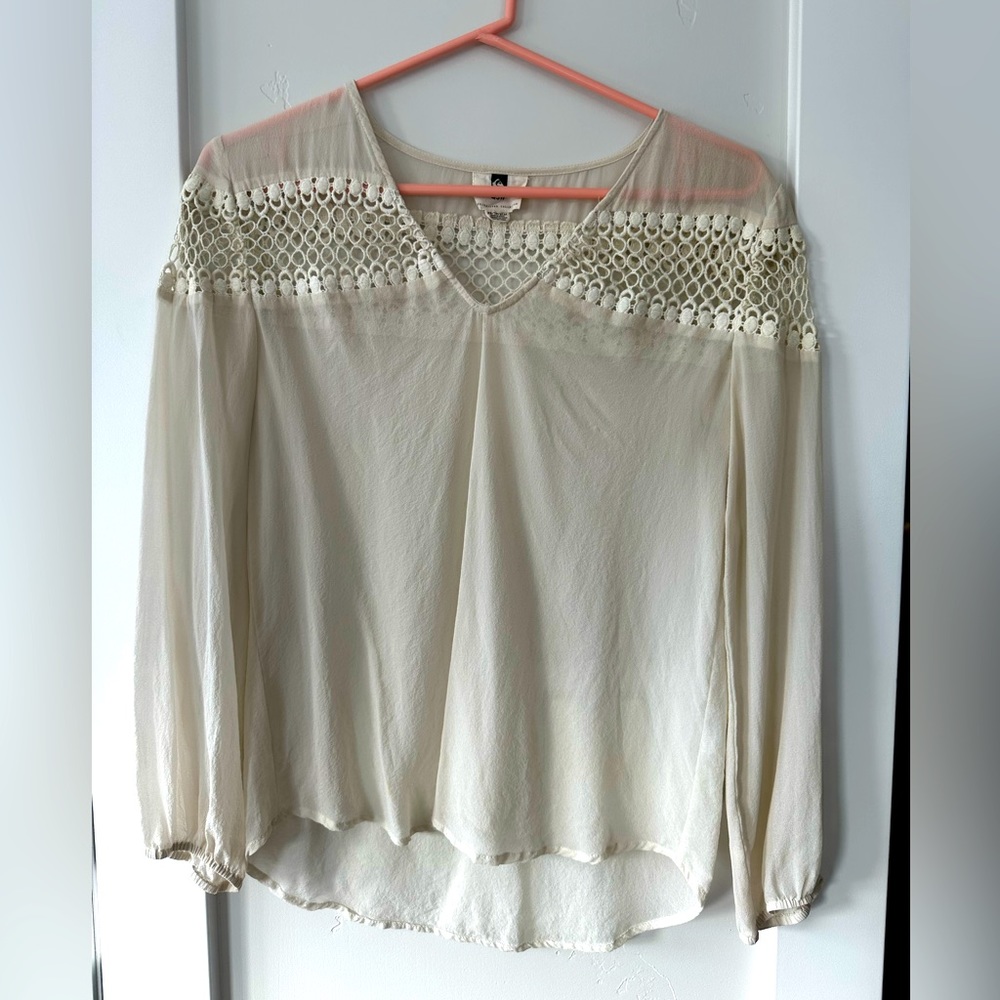 Women’s xsmall, sheer fabric with lace detail, gorgeous, professional style.